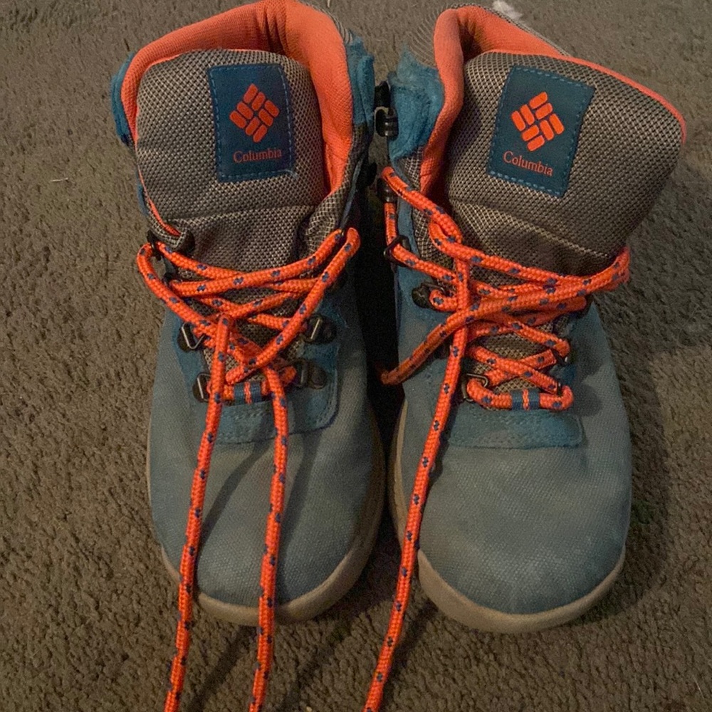 Women’s hiking shoes